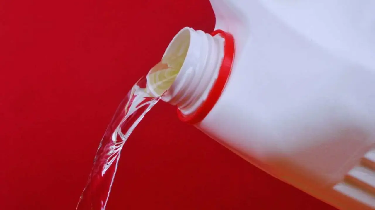 Attenzione: non usare la candeggina in questo modo nel bagno o rischi un pericolo chimico